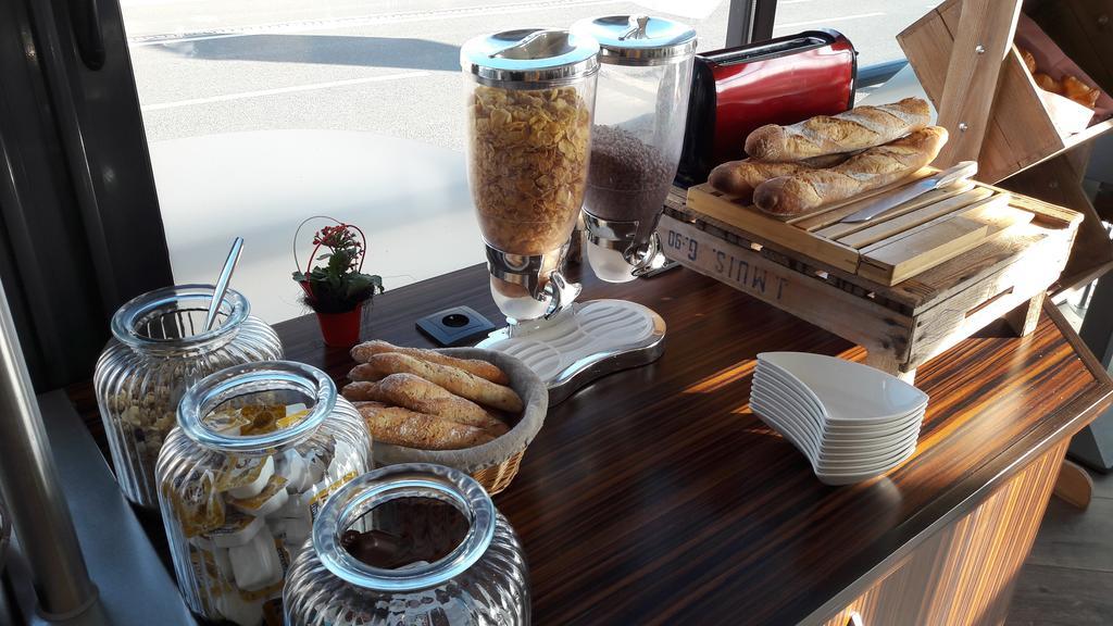 Hotel De Loire Et Restaurant Les Bateliers Trélazé المظهر الخارجي الصورة
